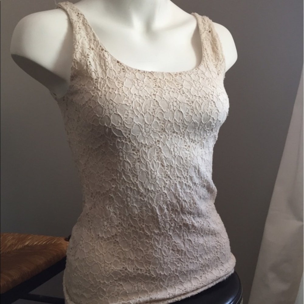 NWT ⬇️White House Black Market Lace Top